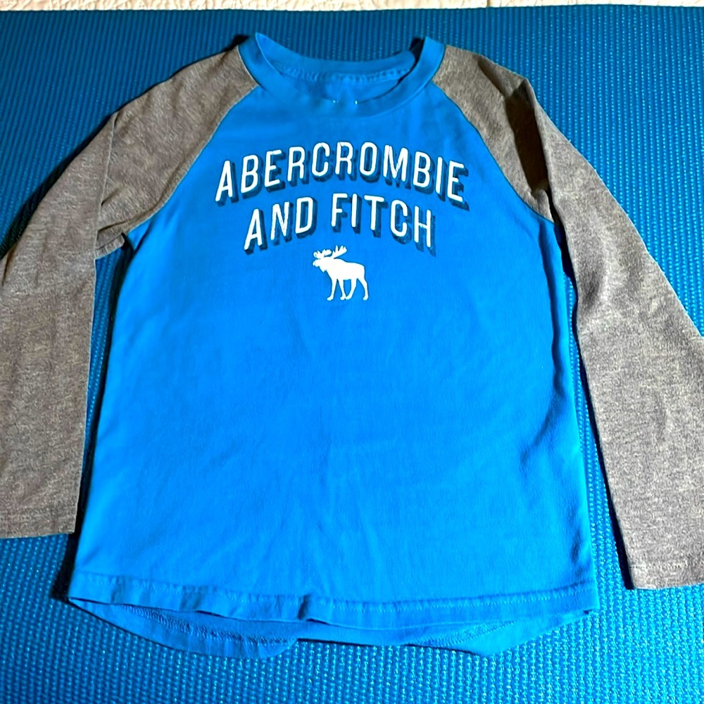 Abercrombie kids long raglan sleeved t shirt teal and grey. Size 5/6